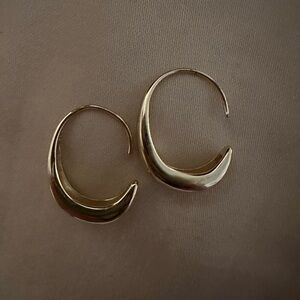 Elegant Gold Hoop Earrings